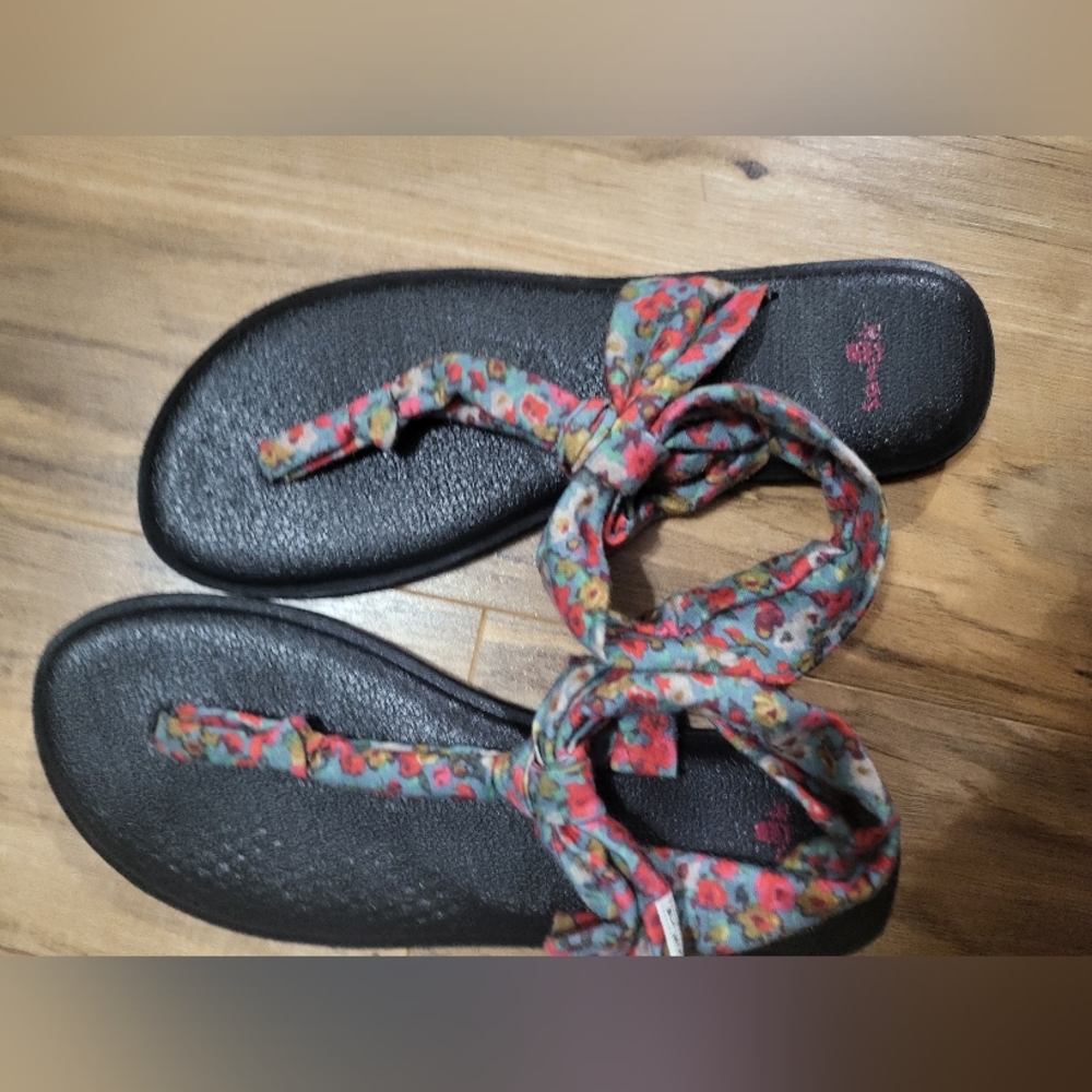 Sanuk Floral print slings